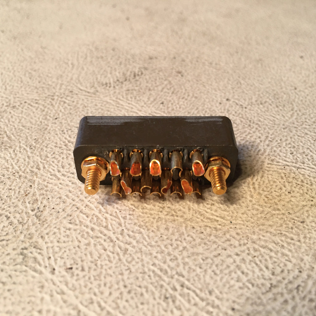 King Radio Small Part:  030-2000-00 aka 030-02000-0000, Connector, NOS.