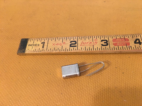 King Small Part: XTAL 86.02 kpn 040-8860-25 aka 040-08860-0025.  NOS