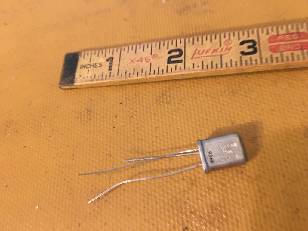 King Radio Small Part: 044-0105-00 aka 044-00105-0000,  8.192mhz Crystal.  NOS.