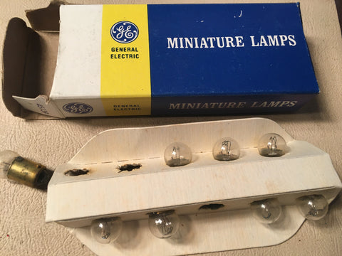 8 GE 356 bulb lamps, 28volt, new.